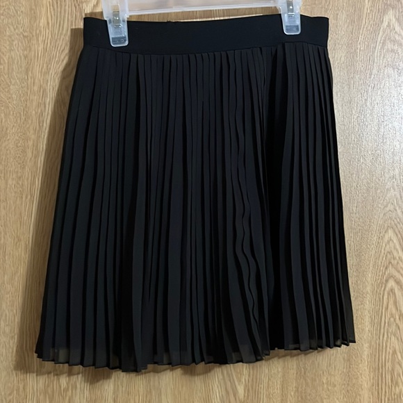 Forever 21 Black Pleated Skirt
